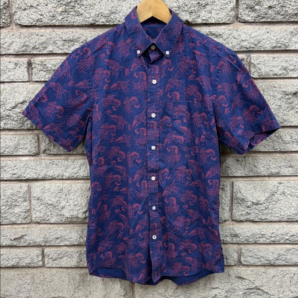 Izod Navy and Red Lobster Pattern Men's Shirt
